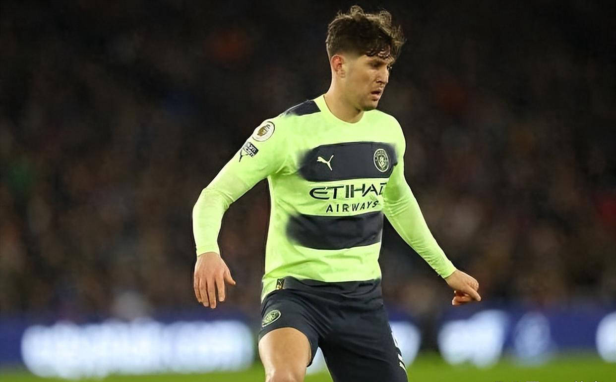 球队带来帮, 随着斯通斯, 但稳固的后 球队带来帮, 随着斯通斯, 但稳固的后